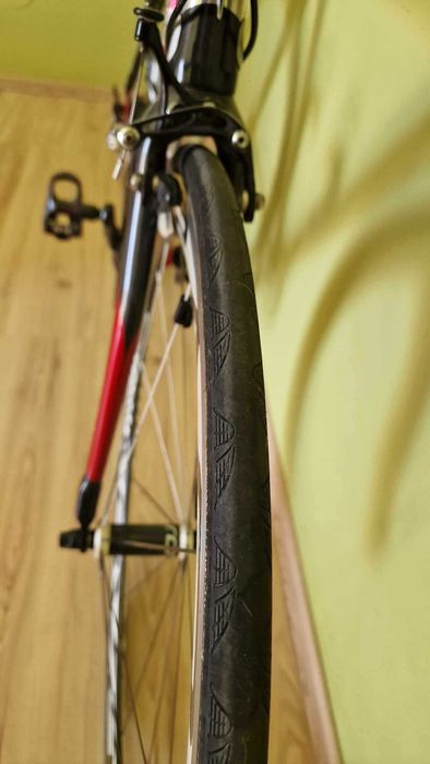 Rower szosowy premium–Pinarello AluCarbon, Campagnolo, Roval – okazja!