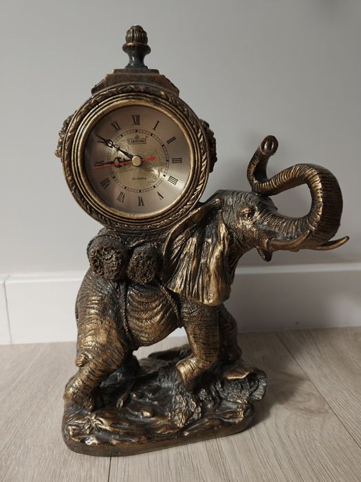Stylowy zegar ze słoniem vintage