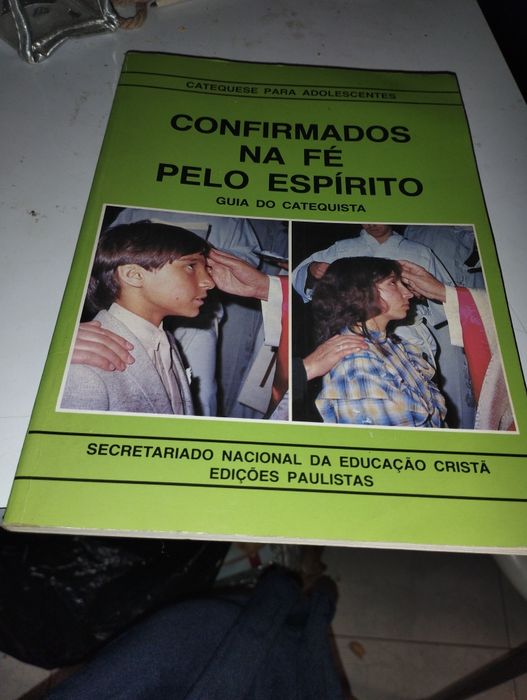 Livro "Confirmados na Fé Pelo Espírito - Guia do Catequista"
