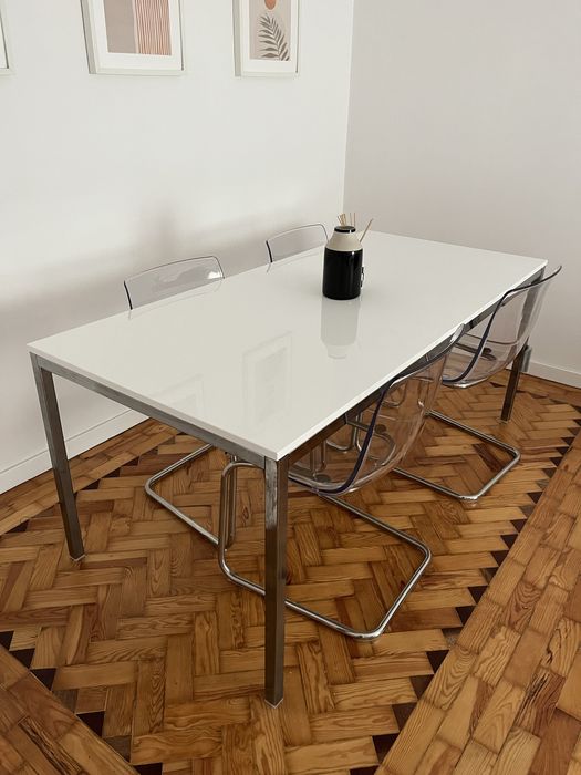 Vendo conjunto de mesa e cadeiras