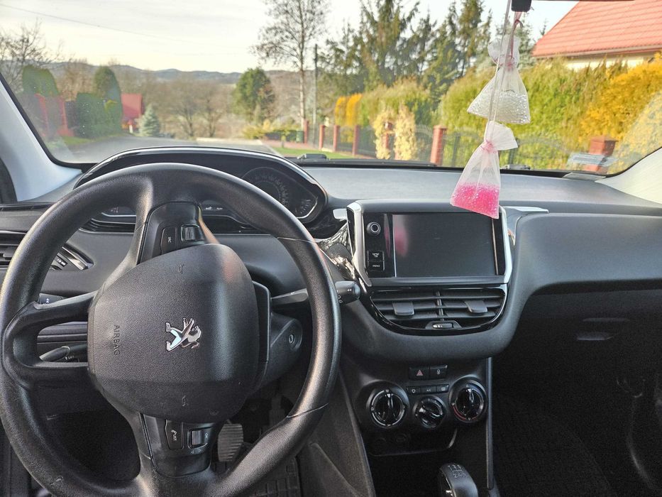 Używany Peugeot 208 1.2 benzyna