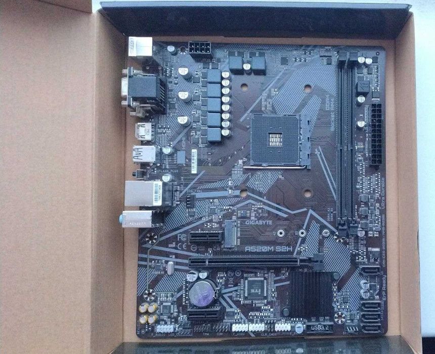 Материнська плата