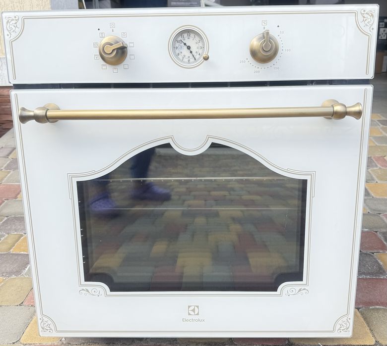 Електродуховка Elektrolux, Freggia.