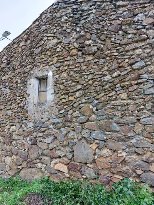 Terreno com casa em Vale de Prazeres — Alpedrinha, Castelo Branco