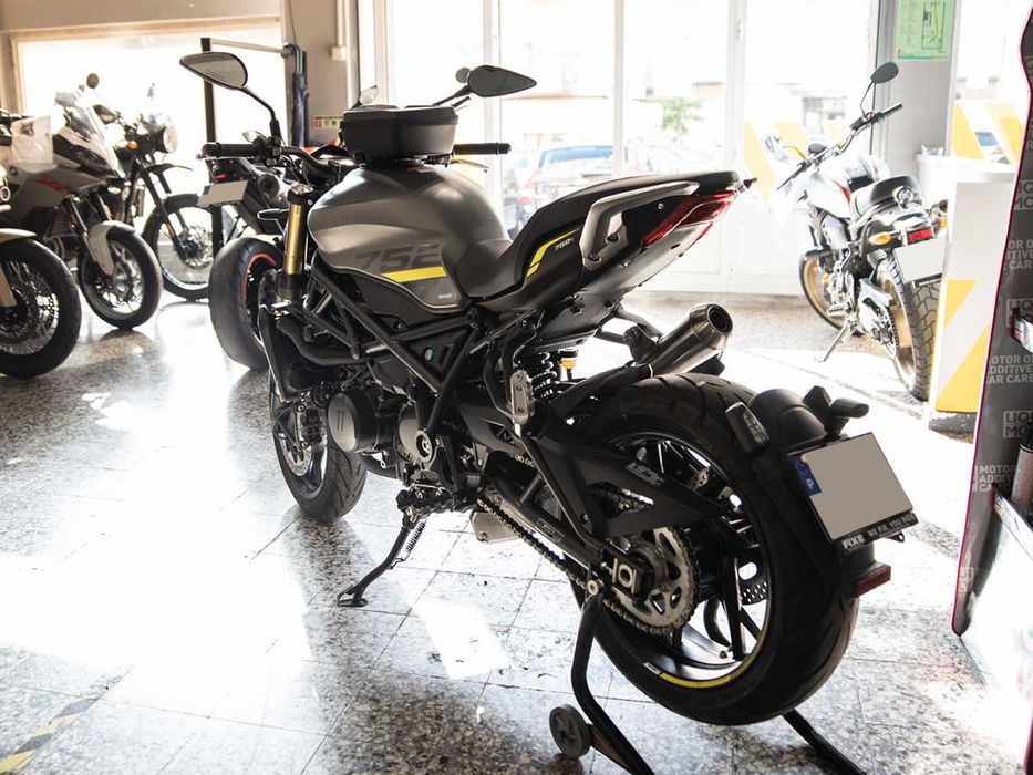 Benelli 752S em estado novo Ano 2024 com 3351 Kms e Extras