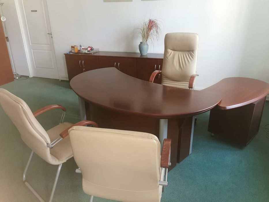 Biurko z fotelami sprzedam