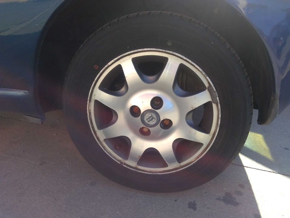 Lancia ypslion para peças