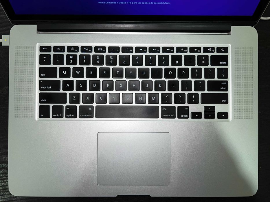 MacBook Pro (Retina, 15 polegadas, meados de 2015)64738474767105121