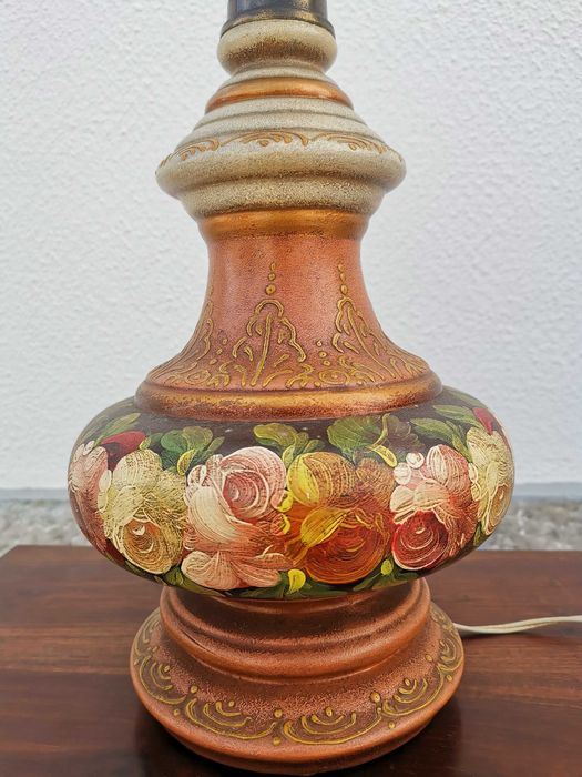 Candeeiro de mesa pintado a mão