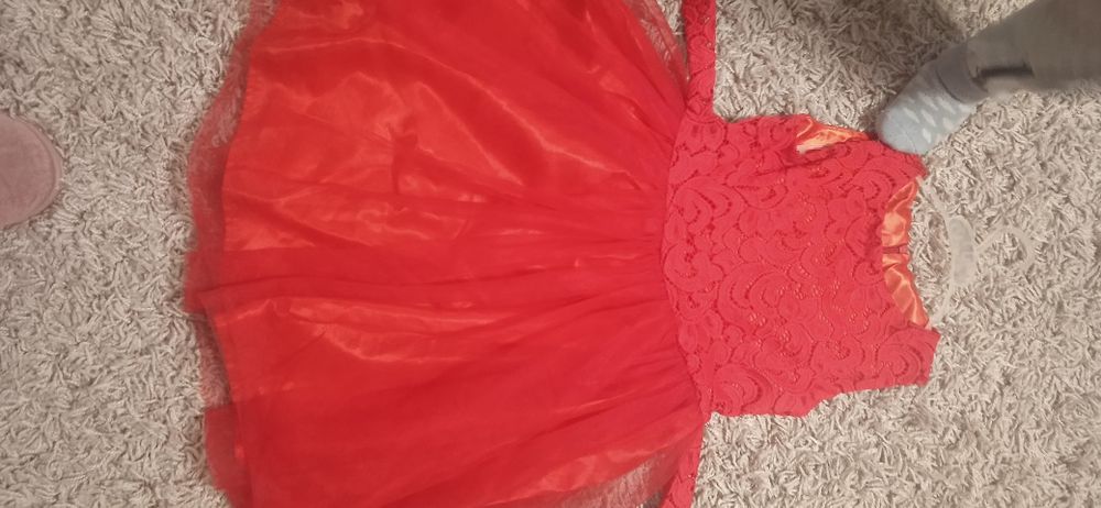 Червона сукня для дівчаток