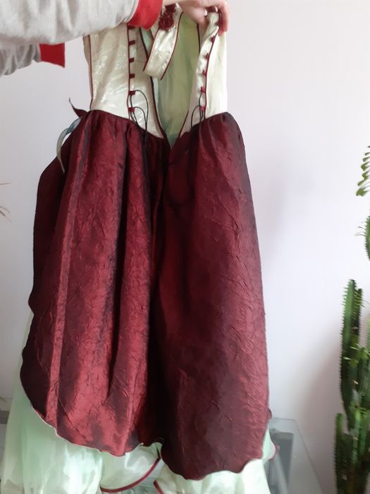 Выпускное свадебное вечернеее праздничное бальное платье