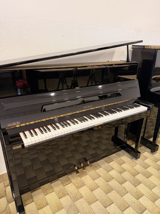 Piano Petrof P115
