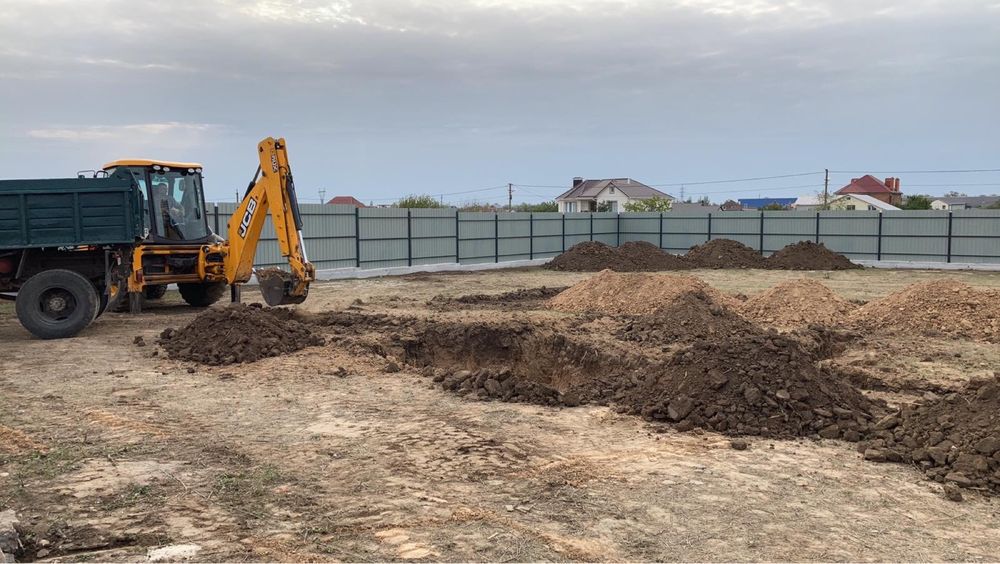 Участок с фундаментом.