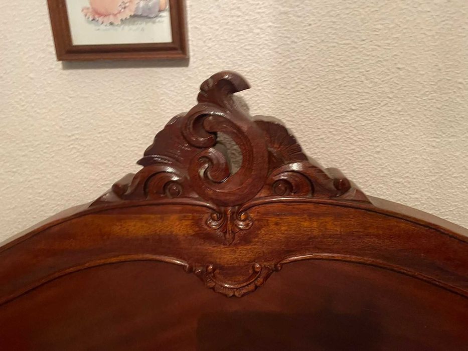 Cama de Madeira Maciça Vintage