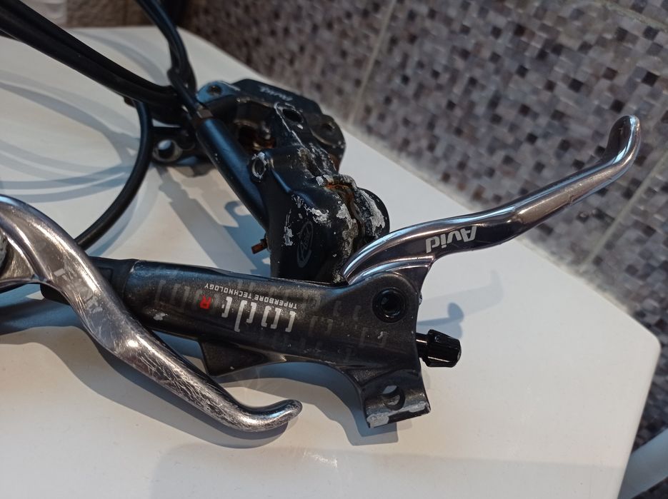 Hamulce avid code R uszkodzone