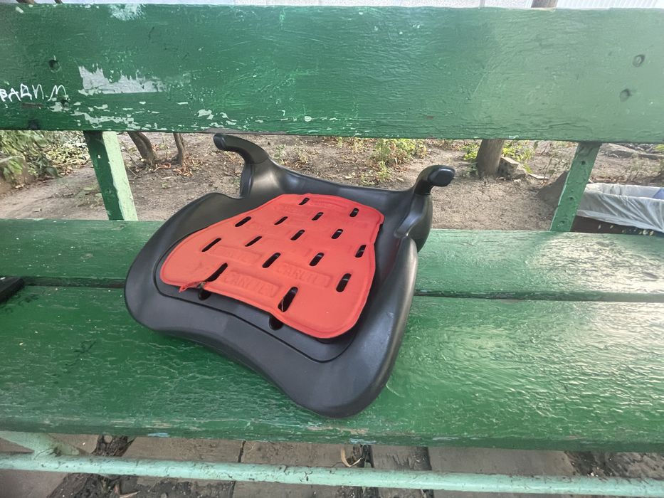 Автомобільний дитячий  бустер