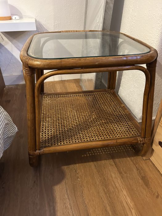 Par de mesas de cabeceira ou de apoio em bambu e vidro