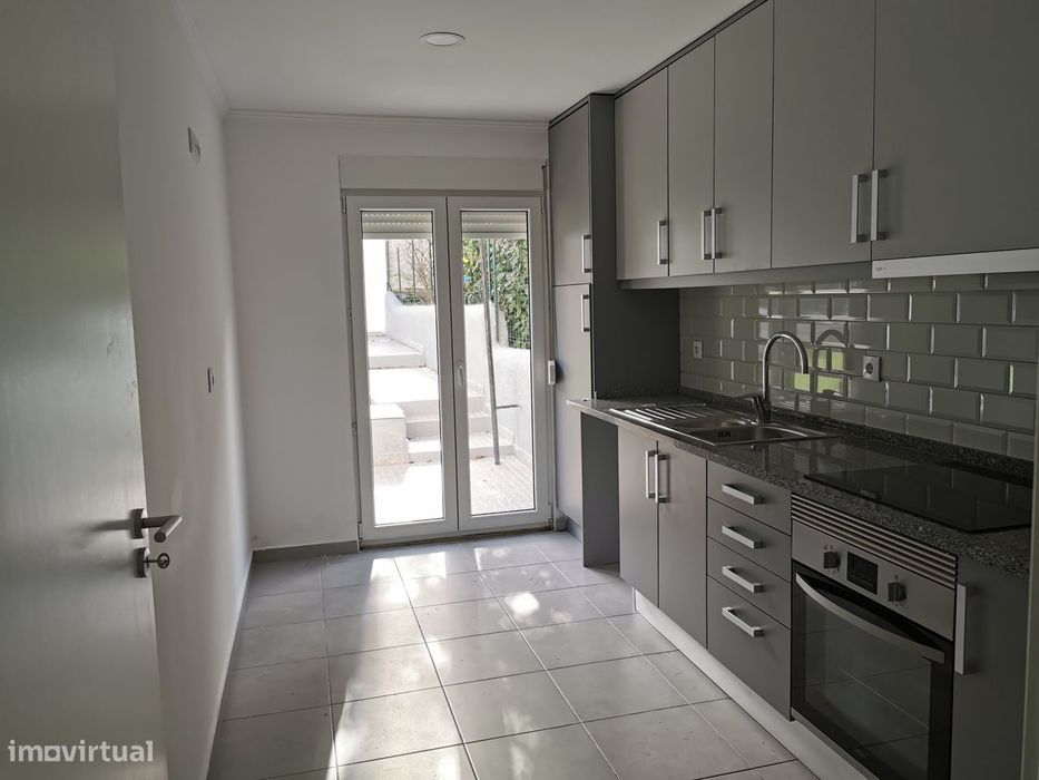 Apartamento T2 Portela de Sintra com jardim