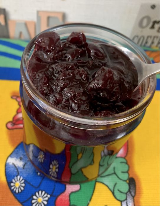Вареня з вишні, червоної  черешні та свіжа малина з цукром