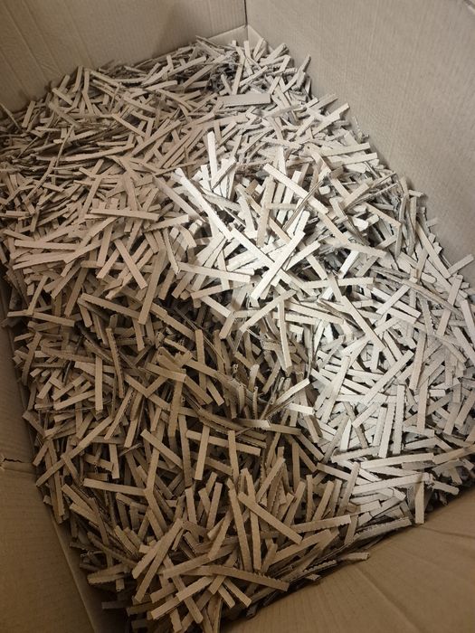Wypełniacz do paczek, ścinki tektury 3w 5w