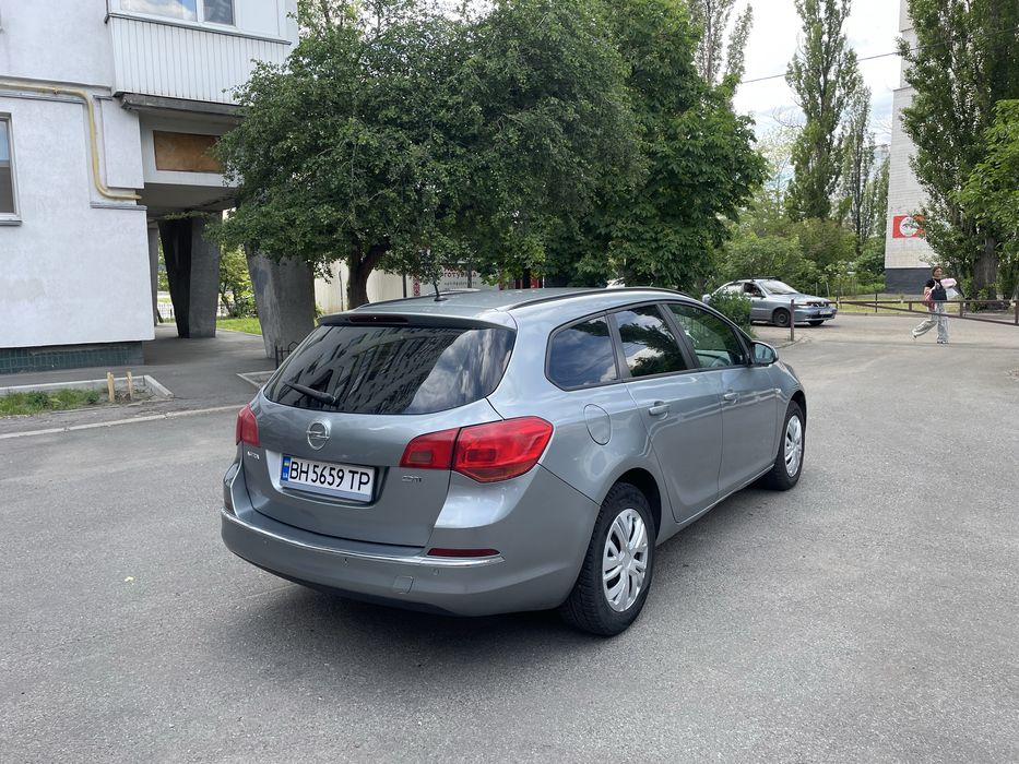 Продам Opel Astra J