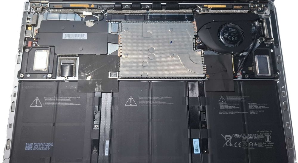 Microsoft Surface Laptop 1950 5 oraz 4 - 2 Sztuki - Intel i5 11 i 12 generacji - Uszkodzone -