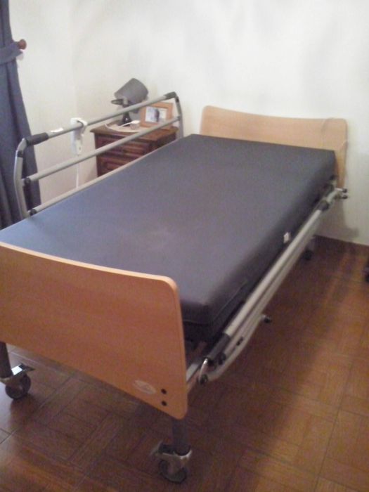 Cama articulada ideal para pessoas com pouca mobilidade