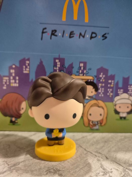 Фігурки з макдональдз друзі