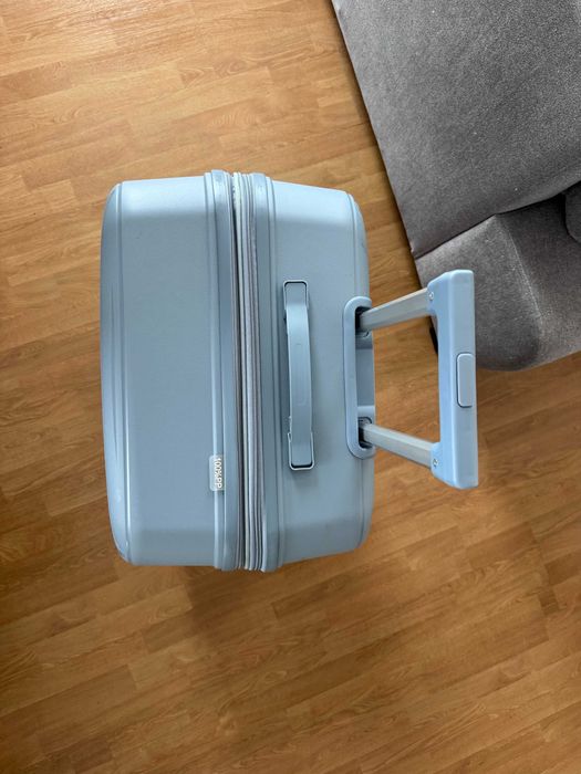 Duża walizka podróżna 4-kołowa – 100% PP, jasnoniebieska