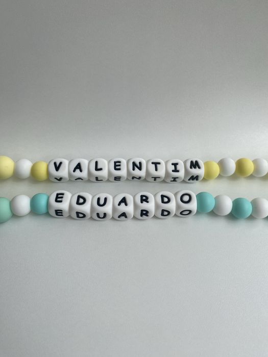 Prendedor de chupeta feito por encomenda.