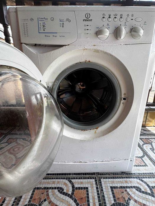 Продаж пральної машину Indesit WIL 105
