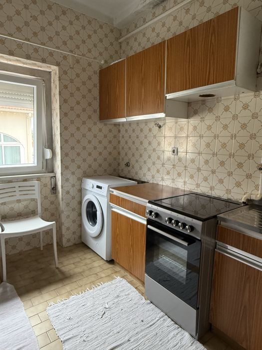 Aluga-se quarto Bairro da Encarnação