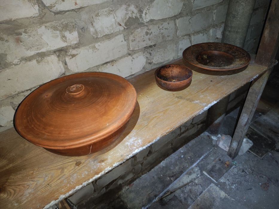 Кераміка посуд червона глина