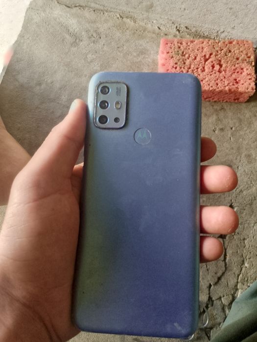 Мото g20  невключаєця