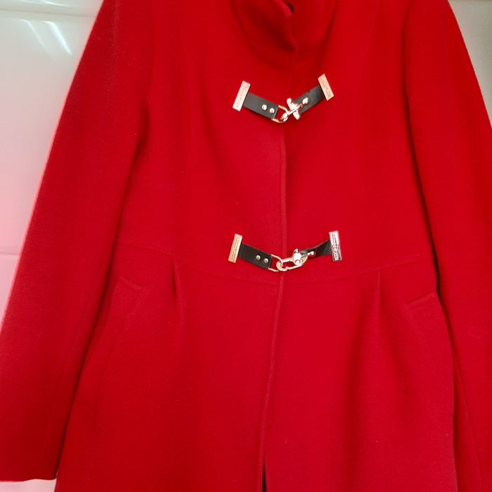 Venda de casaco de fazenda cor vermelha marca FERRACHE.