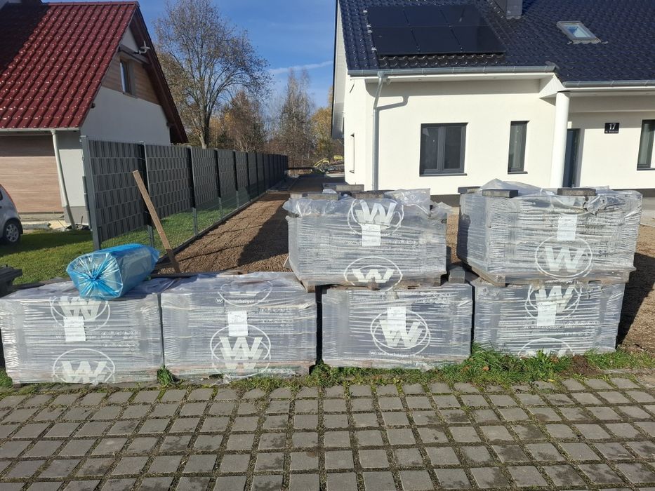 Klinkier pozostałości po budowie