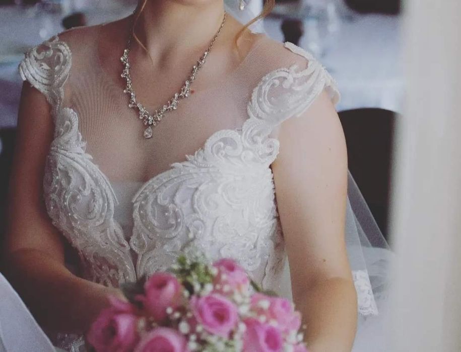 Продам весільну сукню