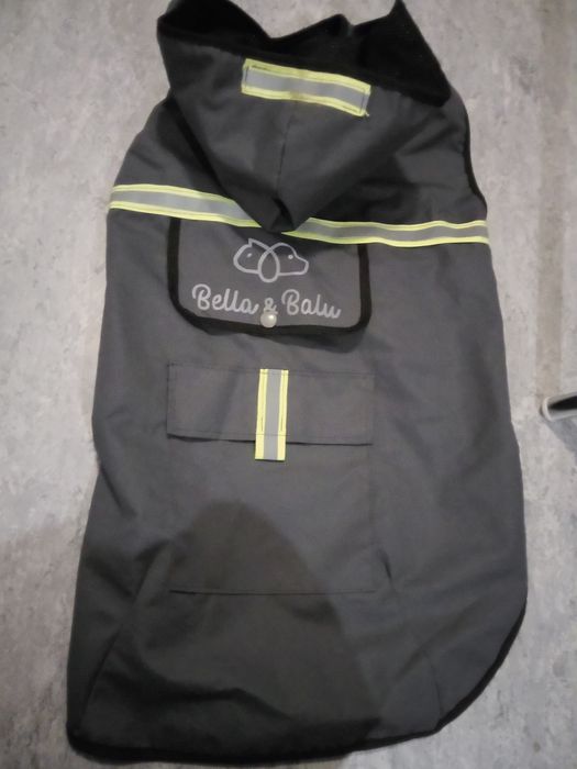 Фирменный плащ для собаки