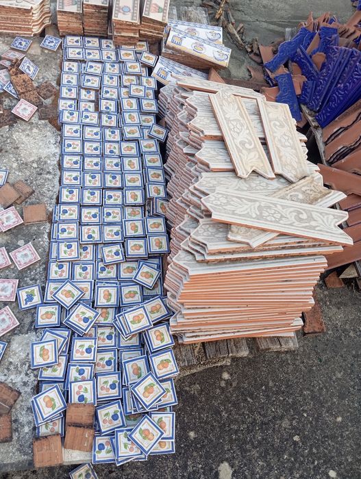 Barras, azulejos, rodapé