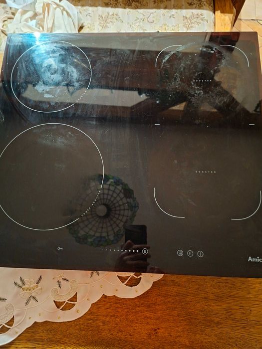 Płyta indukcyjna Amica. Dwa pola sprawne.