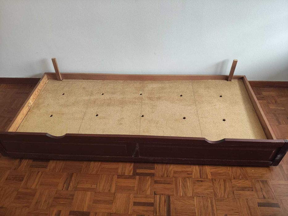 Cama de Solteiro C/ Colchão - Madeira