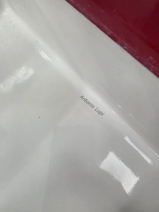 Movel com pia e espelho