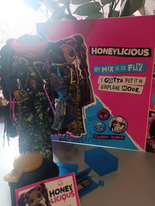 Оригінальна та колекційна лялька омг