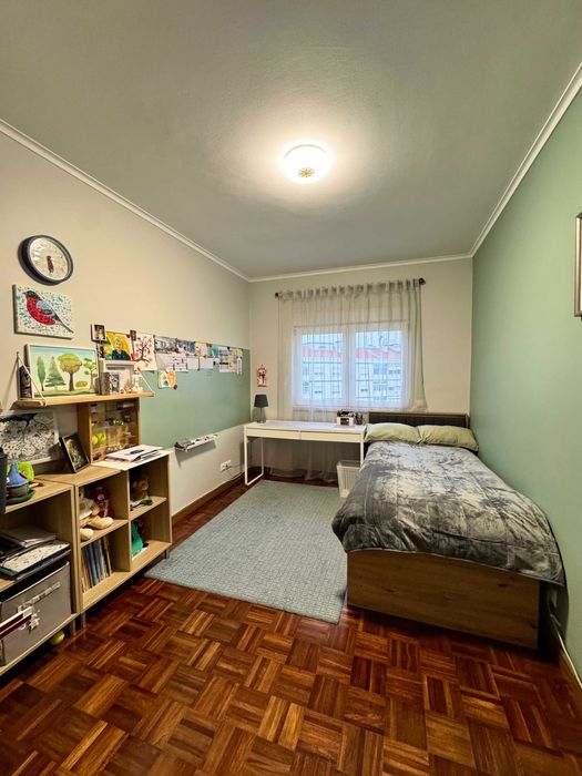 Apartamento T2 totalmente mobilado à venda na Rua Aquilino Ribeiro, 24