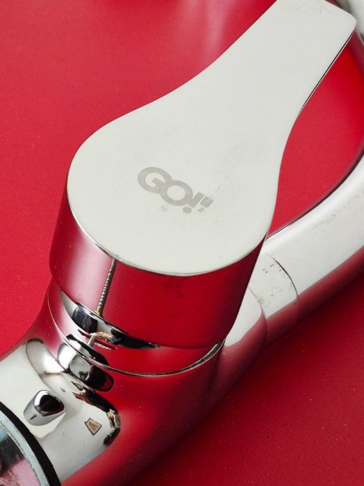 Torneira monocomando para cozinha/torneira de parede para casa de banho.