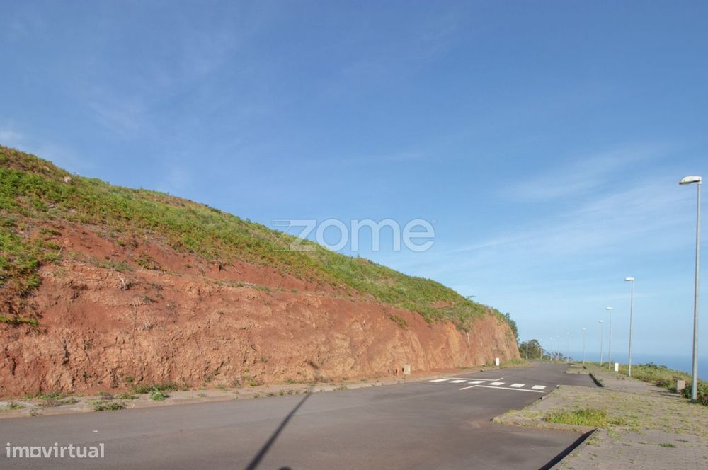 Lote em Santa Cruz, com 1334m²