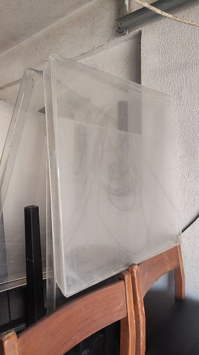 Acrílicos p/mesas e Cadeiras de madeira