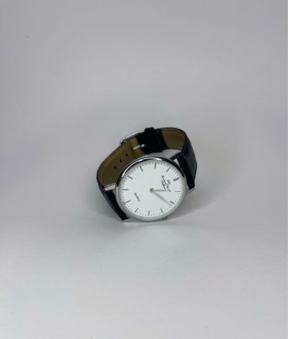 Кварцевий годинник в стилі IWC