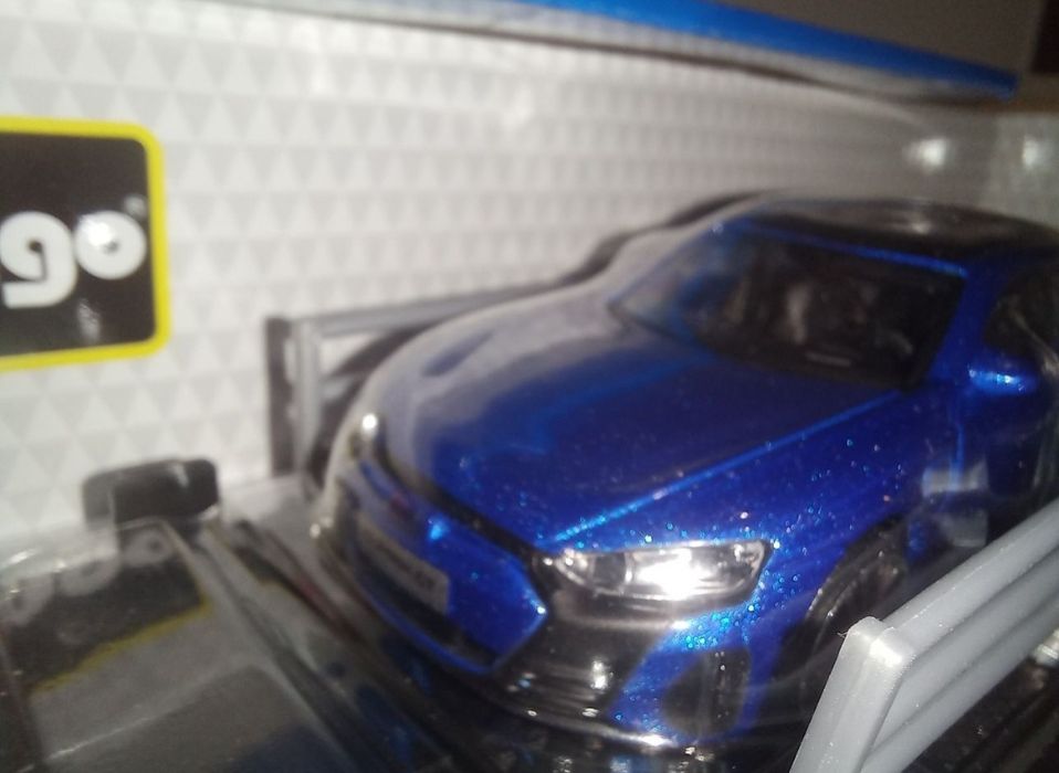 Bburago laweta Iveco+ Audi RS e-tron, skala 1:43