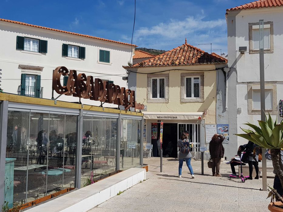 T0+1 para arrendamento anual em Sesimbra – a 100m da praia